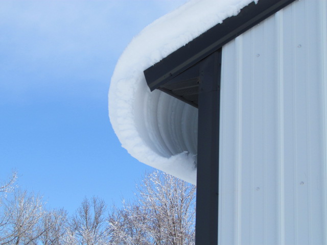 161227bbcut-snowonroof