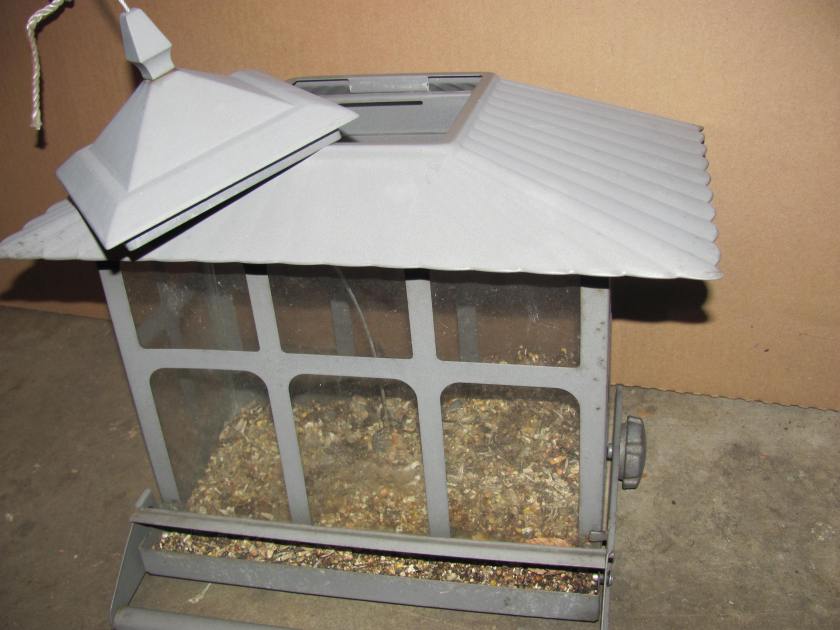 170403bbcut-birdfeeder