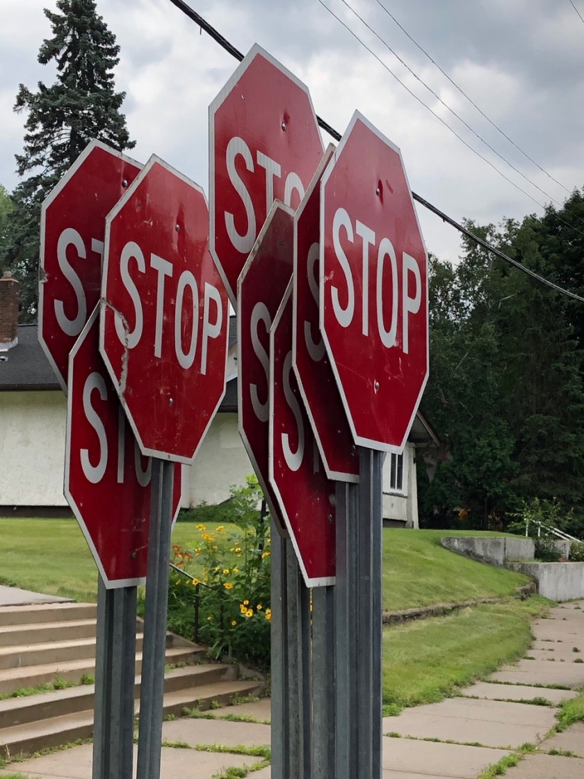 190730bbcut-stopsigns