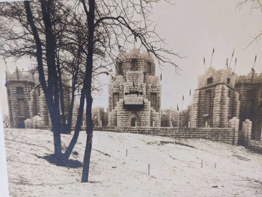 200111bbcut-bwicepalace